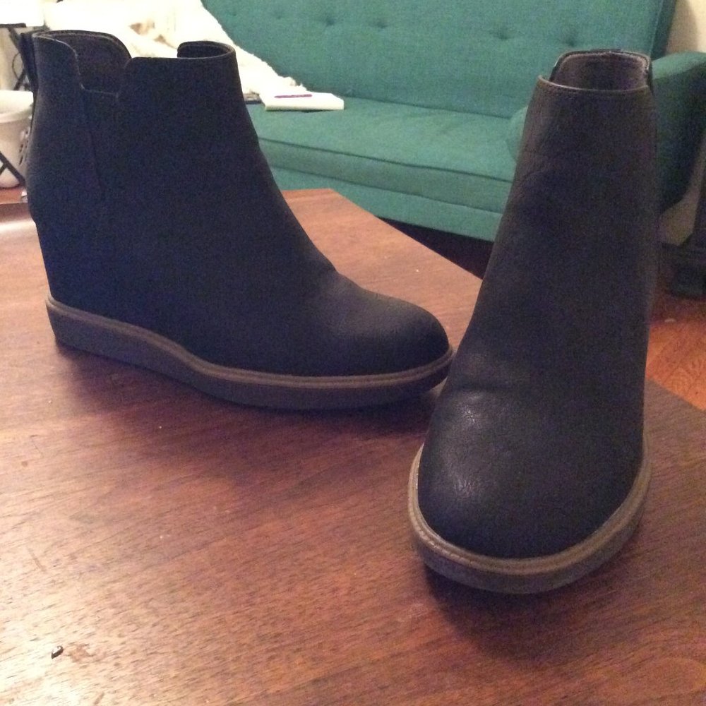 Dr. Scholl's Johnny Wedge Bootie in Black